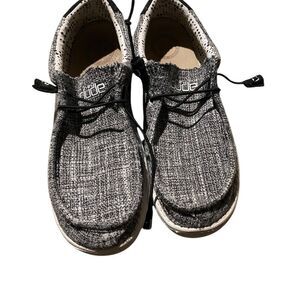 Hey dude men’s slip ons great condition size 11 see pics